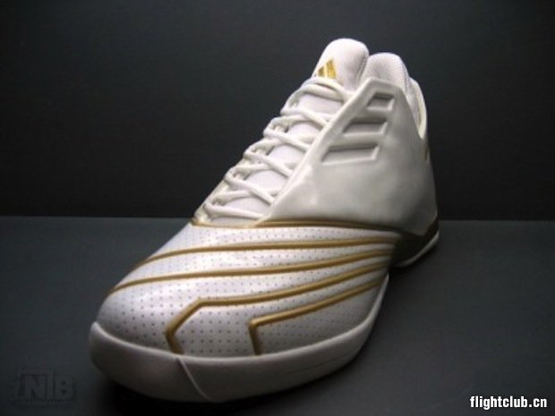 lebron 多款 LeBron James 高中配色经典球鞋欣赏 lebron_pe_svsm_adidas_tmac2-2-shoe