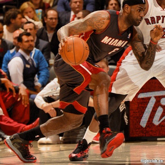 lbj,lebron  LeBronb 11 鞋头内衬瑕疵导致詹姆斯穿着 LeBron 10 lbj,lebron  LeBronb 11 鞋头内衬瑕疵导致詹姆斯穿着 LeBron 10