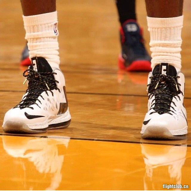 lbj,lebron  LeBronb 11 鞋头内衬瑕疵导致詹姆斯穿着 LeBron 10 lbj,lebron  LeBronb 11 鞋头内衬瑕疵导致詹姆斯穿着 LeBron 10