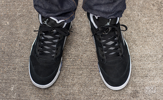 AJ5奥利奥 AJ5奥利奥搭配裤子 Air Jordan 5 "OREO" 上脚搭配实拍欣赏 Air Jordan 5 Oreo Top View with Denim