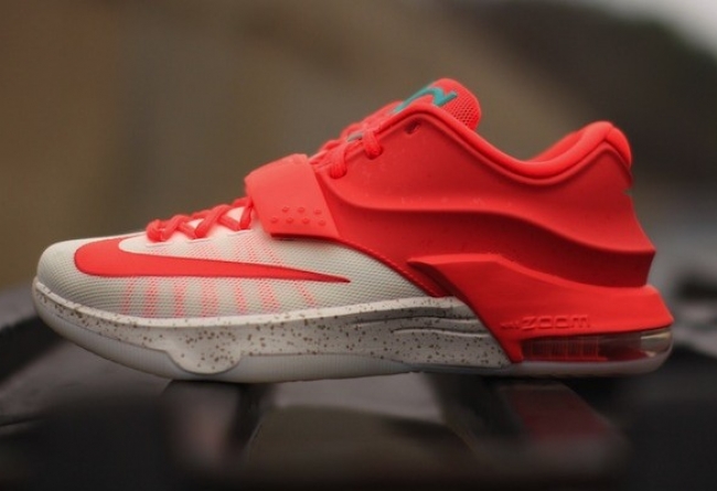 KD7 707560-613 KD7 “Christmas Egg Nog” 实物图赏 KD7 707560-613 KD7 “Christmas Egg Nog” 实物图赏