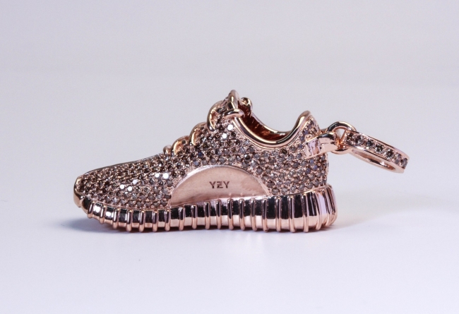 Yeezy 350 Boost,Yeezy 奢华至极!Yeezy Boost 350 镶钻挂饰 Yeezy 350 Boost,Yeezy 奢华至极!Yeezy Boost 350 镶钻挂饰
