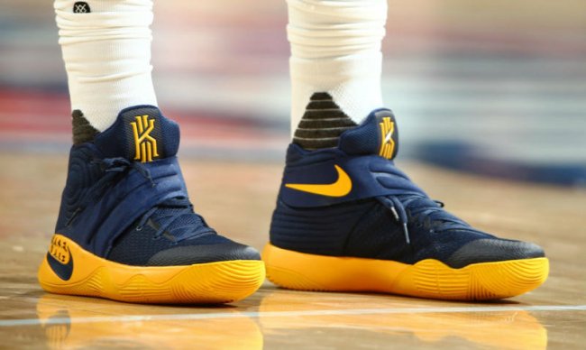 819583-447,Kyrie 2,Nike 819583-447 欧文亲着版 Kyrie 2 “Cavs” PE 蓝黄配色即将市售 819583-447,Kyrie 2,Nike 819583-447 欧文亲着版 Kyrie 2 “Cavs” PE 蓝黄配色即将市售