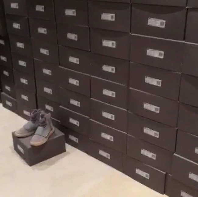 Yeezy 750 Boost,adidas Yeezy 7 卡戴珊网晒 Yeezy 750 Boost 下一款市售配色 Yeezy 750 Boost,adidas Yeezy 7 卡戴珊网晒 Yeezy 750 Boost 下一款市售配色