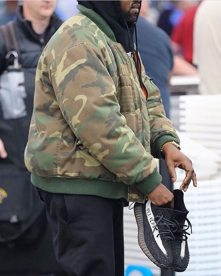 Yeezy 350 Boost,Yeezy 550 Boos 这次侃爷亲着的 Yeezy 550 Boost 有所变化! Yeezy 350 Boost,Yeezy 550 Boos 这次侃爷亲着的 Yeezy 550 Boost 有所变化!