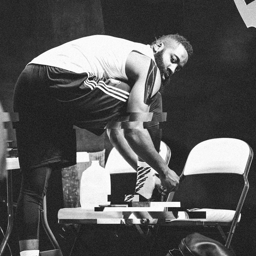 J Harden 1,adidas 哈登亲着 adidas J Harden 1!不过画面过于感人... J Harden 1,adidas 哈登亲着 adidas J Harden 1!不过画面过于感人...