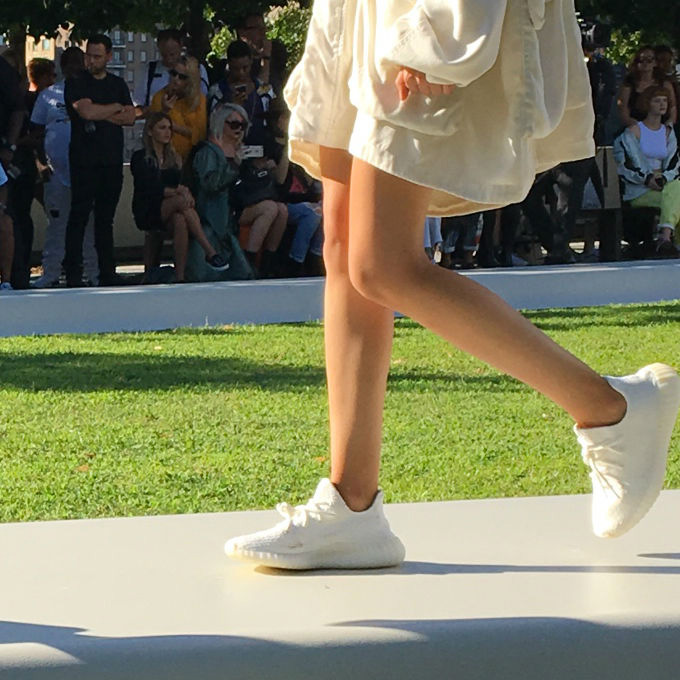 Yeezy 350 Boost,Yeezy 再曝全新配色!Yeezy Season 4 现场图片 Yeezy 350 Boost,Yeezy 再曝全新配色!Yeezy Season 4 现场图片