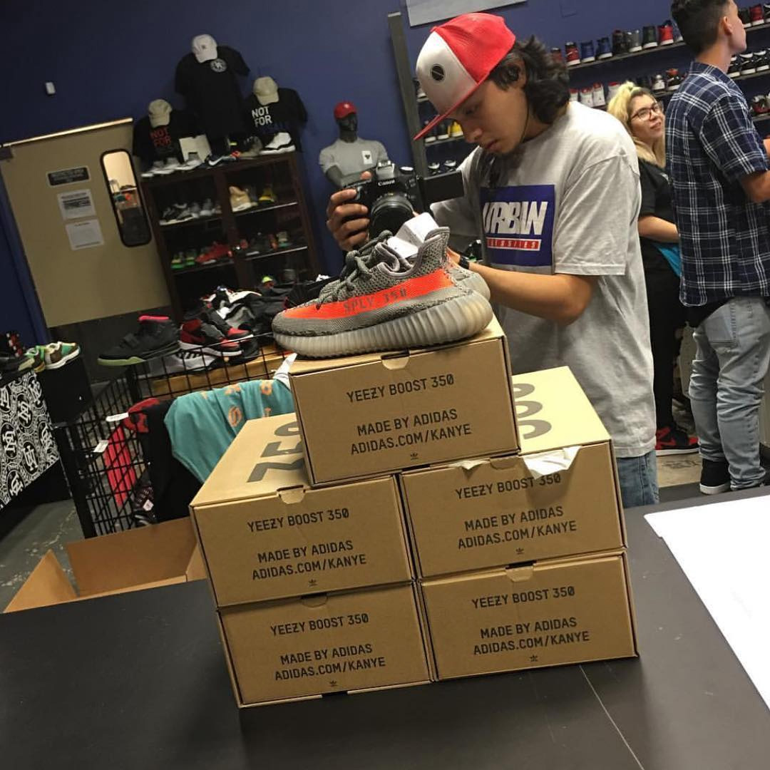 Yeezy 350 Boost,Yeezy 传言 Yeezy 350 Boost V2 “Stealth Grey” 早已到货店铺 Yeezy 350 Boost,Yeezy 传言 Yeezy 350 Boost V2 “Stealth Grey” 早已到货店铺