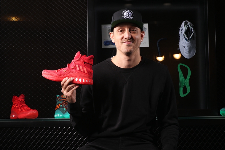adidas,CrazyExplosive 轰碎篮筐!adidas CrazyExplosive 战靴解密 adidas,CrazyExplosive 轰碎篮筐!adidas CrazyExplosive 战靴解密