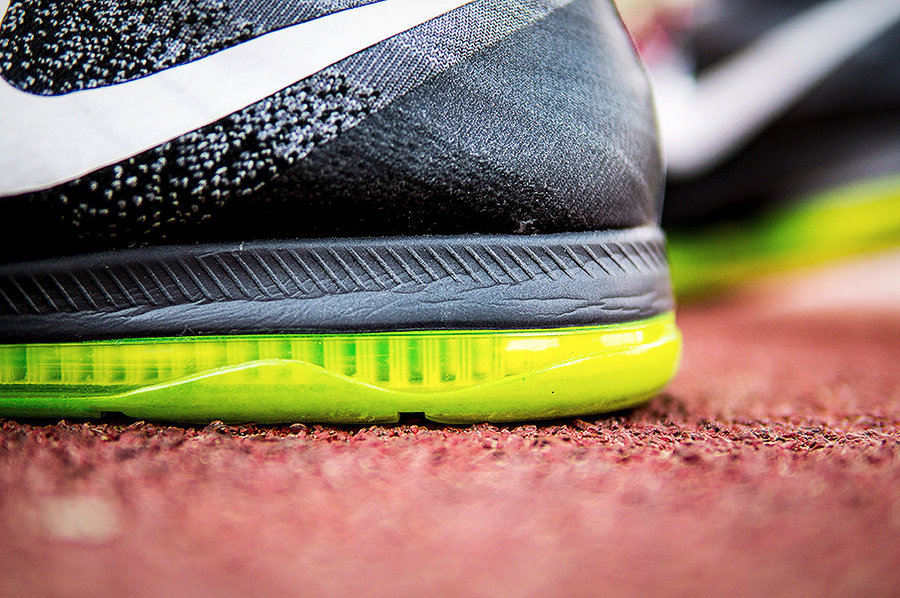 Zoom All Out Flyknit,Nike 踩着全掌 Zoom 气垫跑步到底是何感受? Zoom All Out Flyknit,Nike 踩着全掌 Zoom 气垫跑步到底是何感受?
