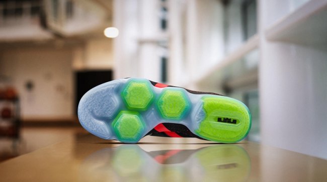 Nike,LeBorn 14,LB14 未能成真!疑似 LeBron 14 原型测试鞋曝光 Nike,LeBorn 14,LB14 未能成真!疑似 LeBron 14 原型测试鞋曝光