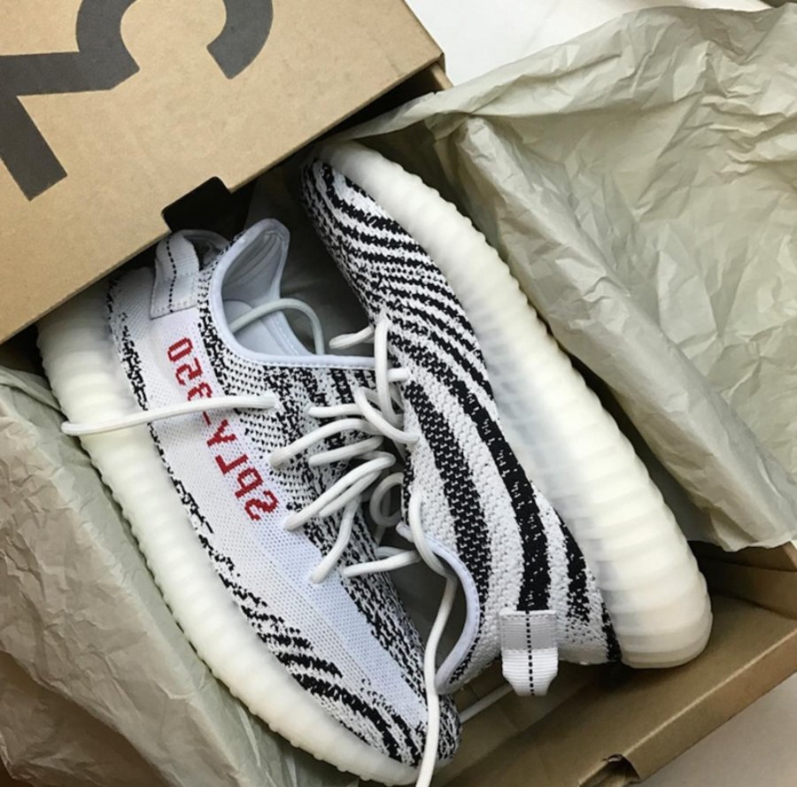 adidas,Yeezy 350 Boost,Zebra 这款 Sample 曾炒至千刀的“斑马” Yeezy 本月将正式发售 adidas,Yeezy 350 Boost,Zebra 这款 Sample 曾炒至千刀的“斑马” Yeezy 本月将正式发售