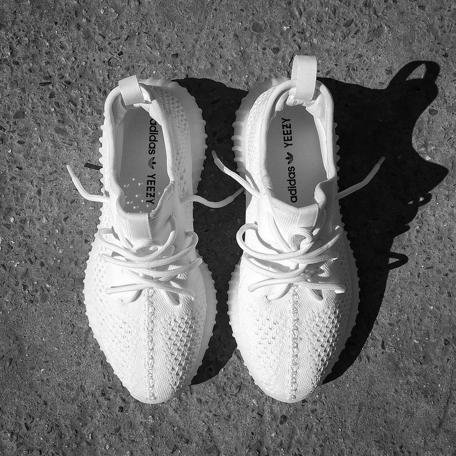 Yeezy 350 Boost V2,Yeezy 350 B 镂空纯白美不胜收!这双 Yeezy 简直太要命! Yeezy 350 Boost V2,Yeezy 350 B 镂空纯白美不胜收!这双 Yeezy 简直太要命!