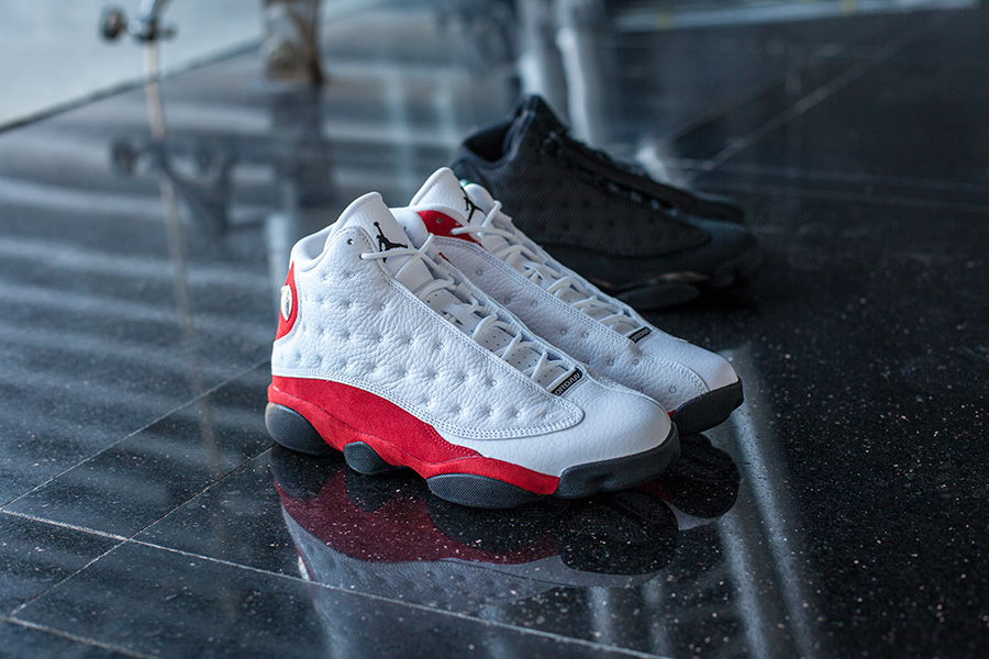 AJ13,Air Jordan 13 AJ13 近期焦点!Air Jordan 13 黑猫和白猫,哪双上脚更好看? AJ13,Air Jordan 13 AJ13 近期焦点!Air Jordan 13 黑猫和白猫,哪双上脚更好看?