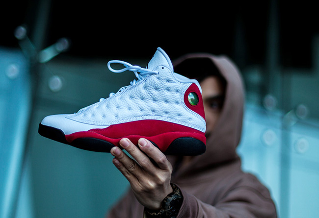 AJ13,Air Jordan 13 AJ13 近期焦点!Air Jordan 13 黑猫和白猫,哪双上脚更好看? AJ13,Air Jordan 13 AJ13 近期焦点!Air Jordan 13 黑猫和白猫,哪双上脚更好看?