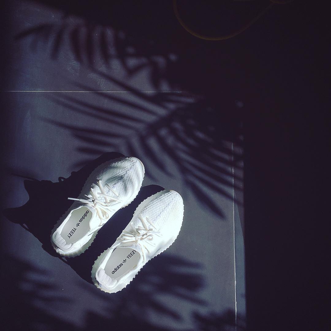 CP9366,Yeezy 350 Boost V2,Yeez CP9366 人气恐超白斑马?首双纯白 Yeezy 终于要来了!4 月发售 CP9366,Yeezy 350 Boost V2,Yeez CP9366 人气恐超白斑马?首双纯白 Yeezy 终于要来了!4 月发售