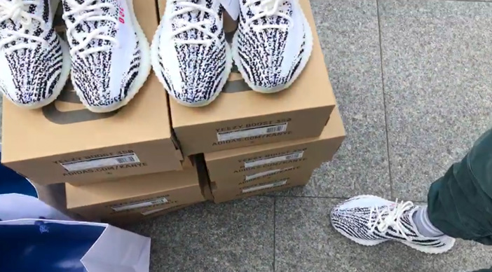 CP9654,Yeezy 350 Boost,Yeezy 3 CP9654 白斑马 Yeezy 的发售堪比万圣节狂欢 CP9654,Yeezy 350 Boost,Yeezy 3 CP9654 白斑马 Yeezy 的发售堪比万圣节狂欢
