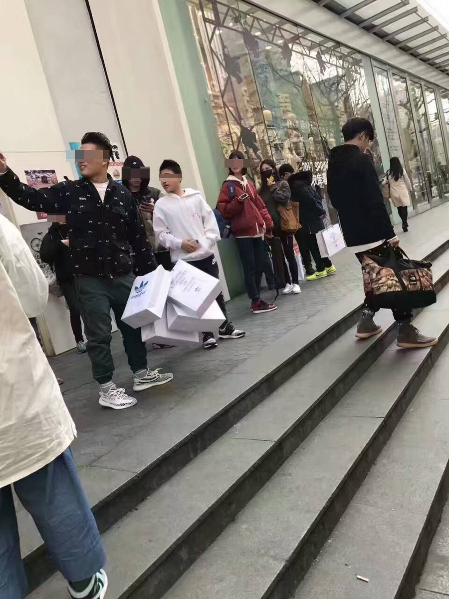 CP9654,Yeezy 350 Boost,Yeezy 3 CP9654 白斑马 Yeezy 的发售堪比万圣节狂欢 CP9654,Yeezy 350 Boost,Yeezy 3 CP9654 白斑马 Yeezy 的发售堪比万圣节狂欢