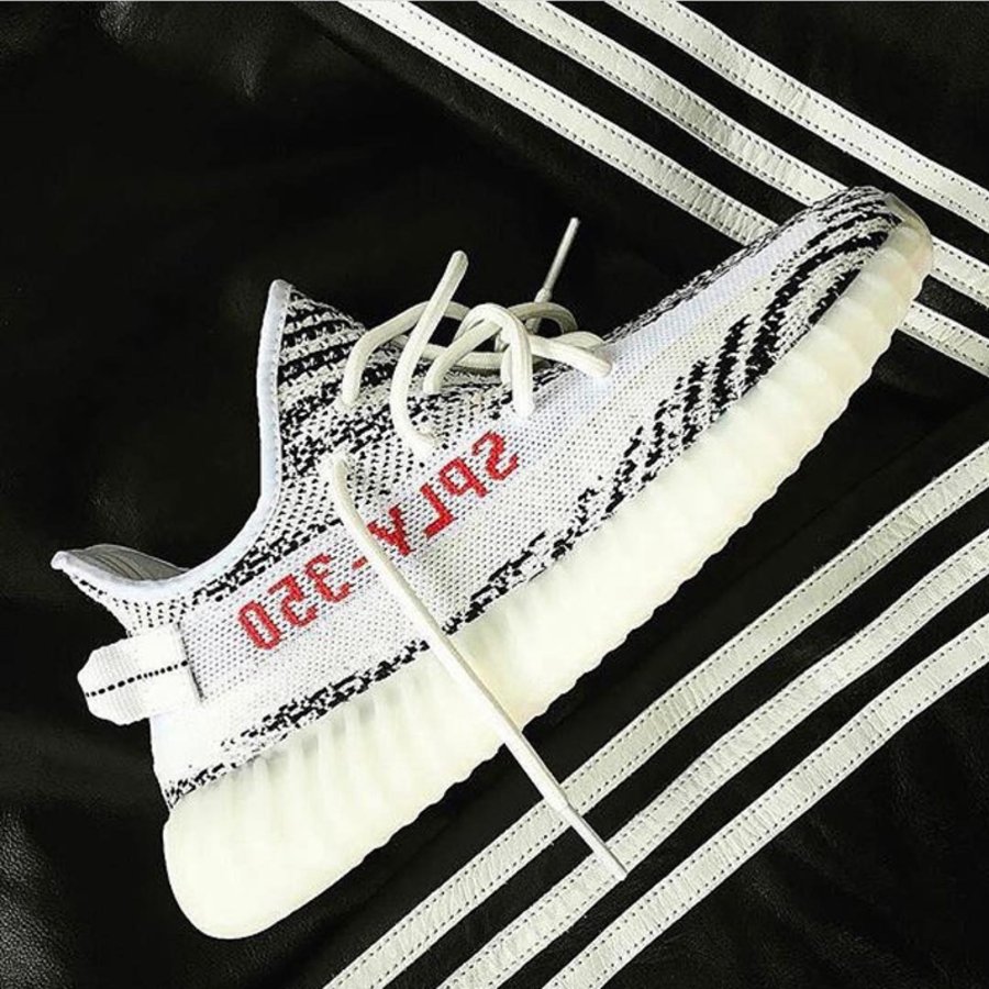 adidas,Yeezy 350 Boost V2,Kany 全黑椰子?Yeezy 350 Boost V2 “Triple Black” 疑似曝光 adidas,Yeezy 350 Boost V2,Kany 全黑椰子?Yeezy 350 Boost V2 “Triple Black” 疑似曝光