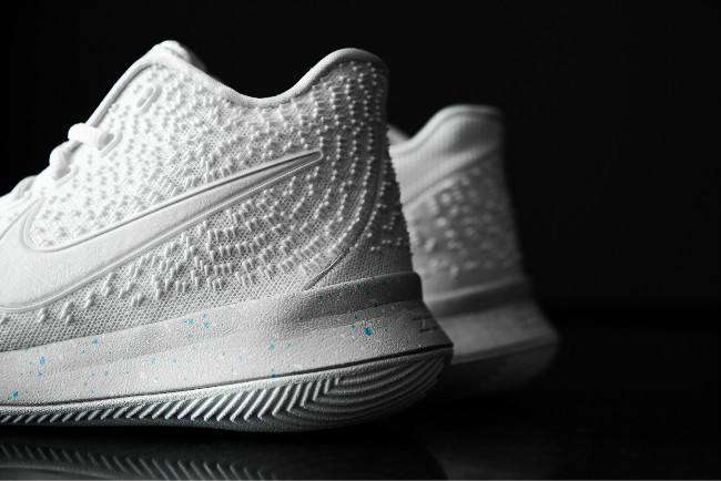 Nike,Kyrie 3,852395-101  这双纯白色 Kyrie 3 “Light Bone” 能否打动你的心? Nike,Kyrie 3,852395-101  这双纯白色 Kyrie 3 “Light Bone” 能否打动你的心?