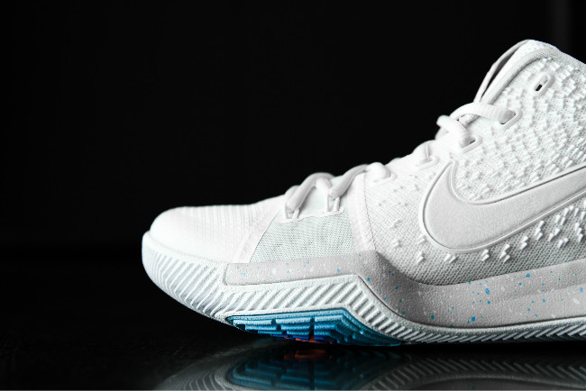 Nike,Kyrie 3,852395-101  这双纯白色 Kyrie 3 “Light Bone” 能否打动你的心? Nike,Kyrie 3,852395-101  这双纯白色 Kyrie 3 “Light Bone” 能否打动你的心?