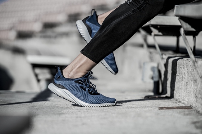 adidas,Alpha Bounce 这个口碑极佳的鲨鱼鞋,迎来了鞋面的全面升级! adidas,Alpha Bounce 这个口碑极佳的鲨鱼鞋,迎来了鞋面的全面升级!