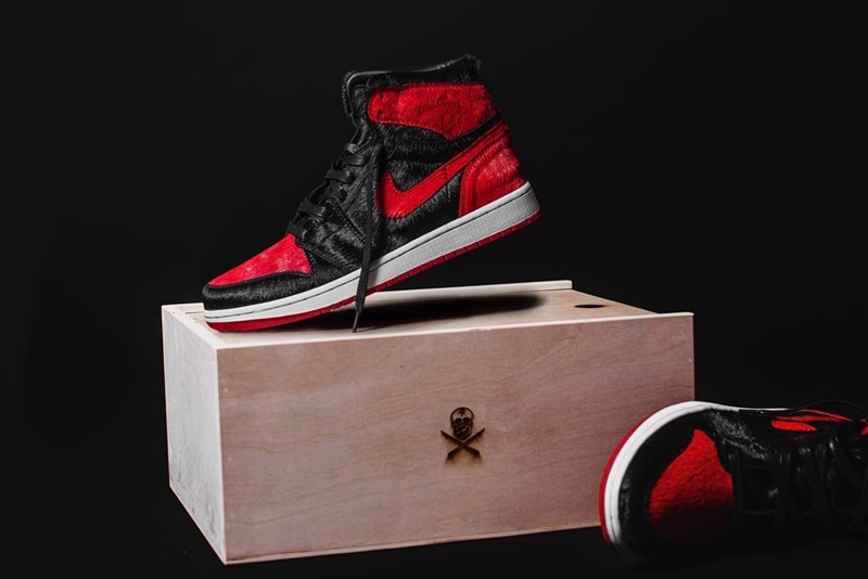 Air Jordan 1,AJ1,The Shoe Surg 尽显奢华!小马毛定制版 Air Jordan 1 “Bred” 惊艳亮相 Air Jordan 1,AJ1,The Shoe Surg 尽显奢华!小马毛定制版 Air Jordan 1 “Bred” 惊艳亮相