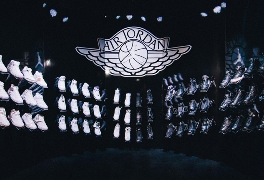 Air Jordan,AJ,Kobe 超稀有!乔丹赠予科比的纯白 Air Jordan 套装将现身拍卖! Air Jordan,AJ,Kobe 超稀有!乔丹赠予科比的纯白 Air Jordan 套装将现身拍卖!