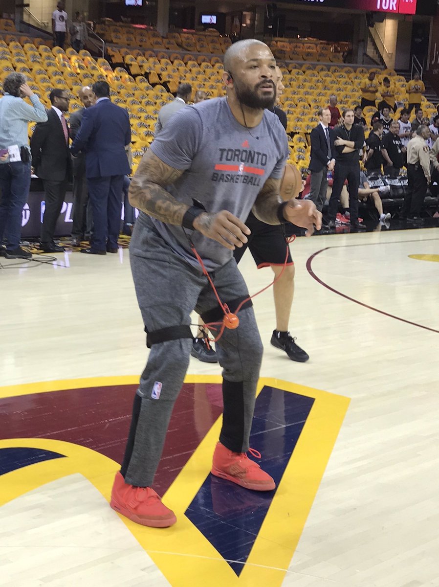 Nike, Kyrie 3,LeBron 14 “塔鞋王” 比赛上脚红椰子!詹姆斯在鞋上写上孩子名字! Nike, Kyrie 3,LeBron 14 “塔鞋王” 比赛上脚红椰子!詹姆斯在鞋上写上孩子名字!