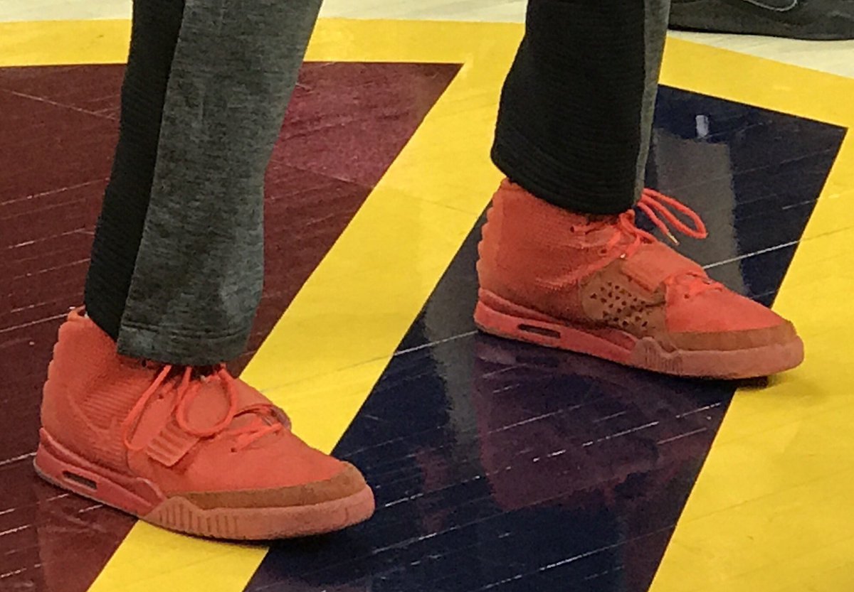 Nike, Kyrie 3,LeBron 14 “塔鞋王” 比赛上脚红椰子!詹姆斯在鞋上写上孩子名字! Nike, Kyrie 3,LeBron 14 “塔鞋王” 比赛上脚红椰子!詹姆斯在鞋上写上孩子名字!