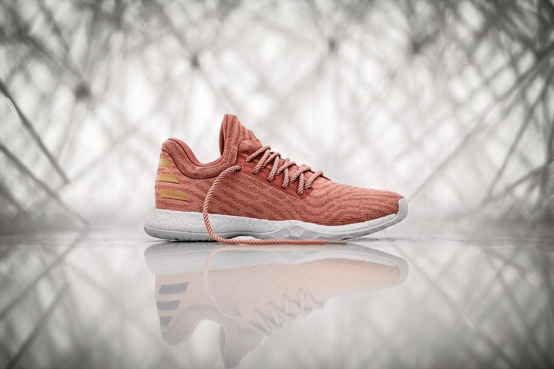 Harden Vol.1,adidas 编织鞋面 + 外露 Boost!Harden Vol.1 迎来舒适与颜值的全面升级! Harden Vol.1,adidas 编织鞋面 + 外露 Boost!Harden Vol.1 迎来舒适与颜值的全面升级!