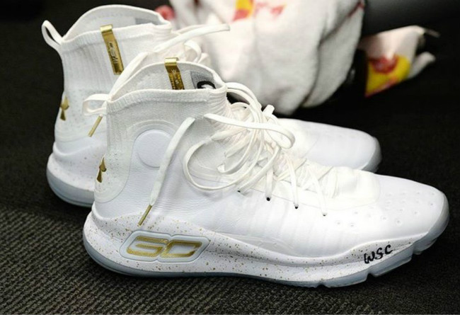 Under Amour,Curry 4 袜套式设计!萌神库里上脚 Curry 4 全新战靴! Under Amour,Curry 4 袜套式设计!萌神库里上脚 Curry 4 全新战靴!