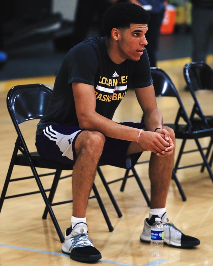 Lonzo Ball,BBB,adidas,Harden V 球哥现身湖人训练场,脚上穿的居然不是自家的球鞋! Lonzo Ball,BBB,adidas,Harden V 球哥现身湖人训练场,脚上穿的居然不是自家的球鞋!