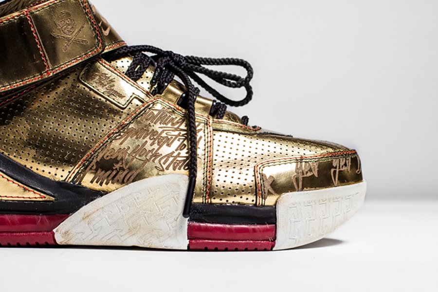 Nike,Zoom,LeBron 2,The Shoe Su 全球仅有一双!Nike Zoom LeBron 2 定制版本售价 00 美元 Nike,Zoom,LeBron 2,The Shoe Su 全球仅有一双!Nike Zoom LeBron 2 定制版本售价 00 美元