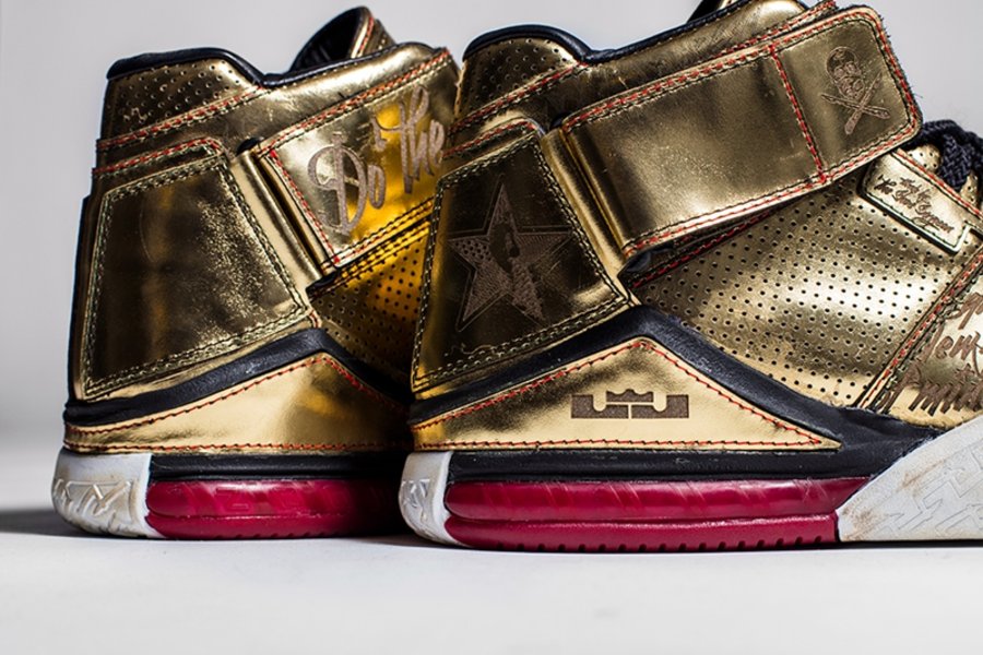 Nike,Zoom,LeBron 2,The Shoe Su 全球仅有一双!Nike Zoom LeBron 2 定制版本售价 00 美元 Nike,Zoom,LeBron 2,The Shoe Su 全球仅有一双!Nike Zoom LeBron 2 定制版本售价 00 美元