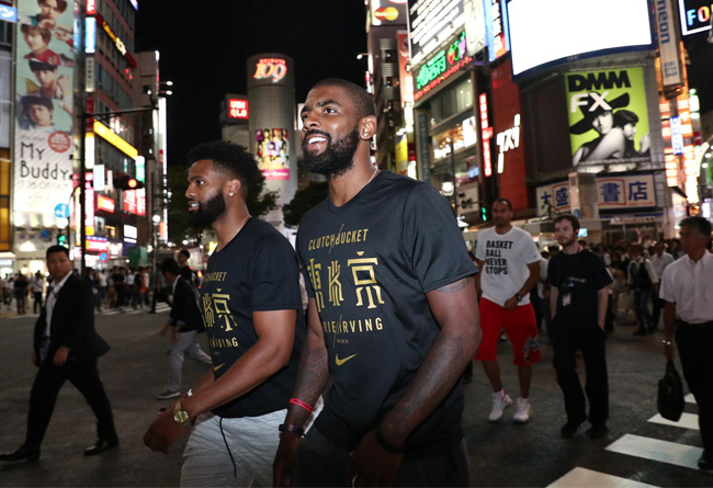 Kyrie 3 欧文正式开启亚洲之行,但却同时传出了他申请转会的消息! Kyrie 3 欧文正式开启亚洲之行,但却同时传出了他申请转会的消息!