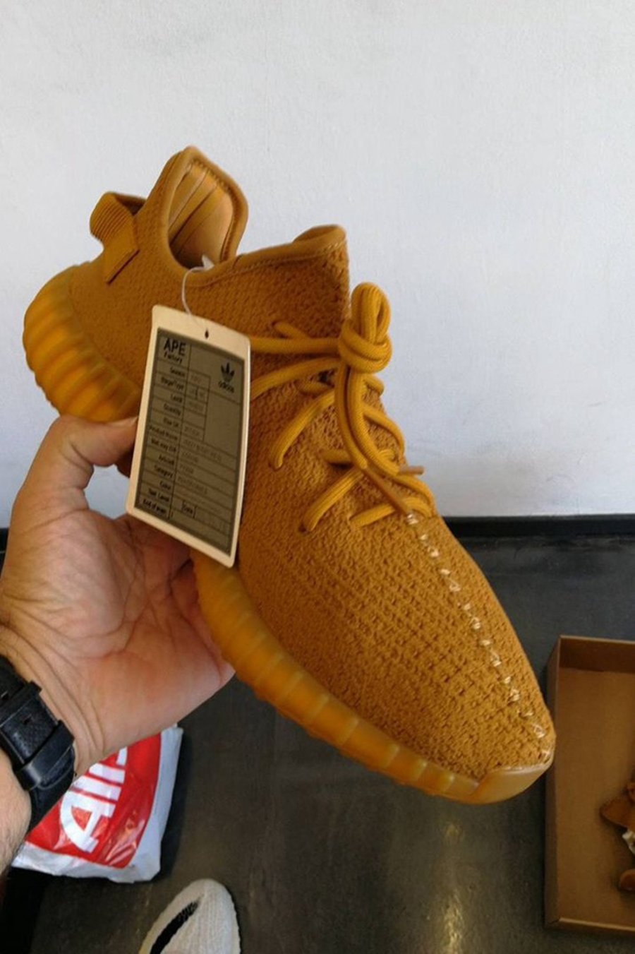 Yeezy Mafia,Yeezy Boost 350 V2 两款新配色 Yeezy Boost 350 V2 实物曝光,此外还有隐藏亮点! Yeezy Mafia,Yeezy Boost 350 V2 两款新配色 Yeezy Boost 350 V2 实物曝光,此外还有隐藏亮点!