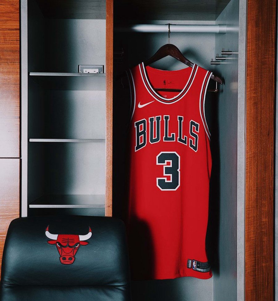 Nike,Jordan,Bulls 飞人铜像披红黑战袍!公牛队新赛季球衣诚意满满 Nike,Jordan,Bulls 飞人铜像披红黑战袍!公牛队新赛季球衣诚意满满
