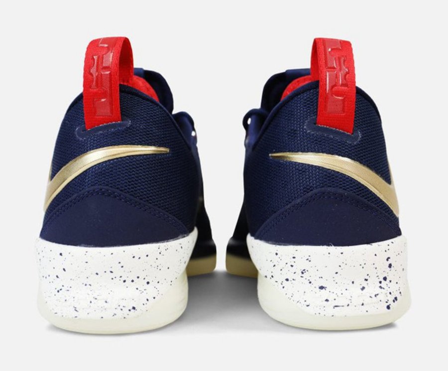 詹姆斯上脚的这双 LeBron 14 Low USA 本周