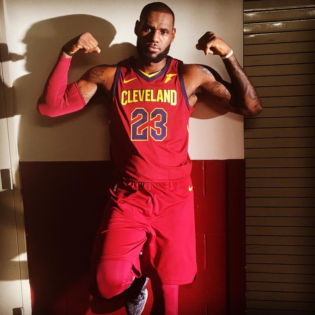 Nike,Lebron James 霸气十足!詹姆斯晒出骑士队全新球衣上身照 Nike,Lebron James 霸气十足!詹姆斯晒出骑士队全新球衣上身照