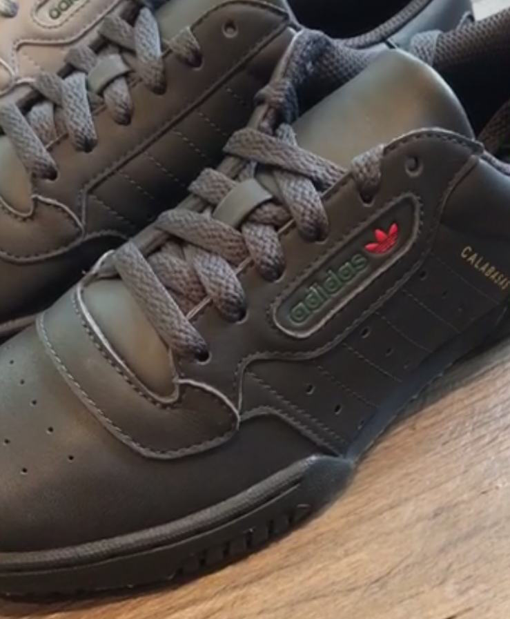 adidas,Calabasas Powerphase 黑灰两款 Yeezy 休闲鞋将于明年 1 月发售! adidas,Calabasas Powerphase 黑灰两款 Yeezy 休闲鞋将于明年 1 月发售!