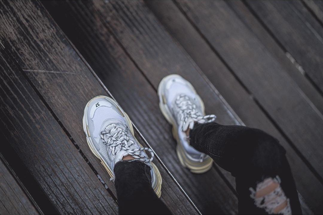 Balenciaga,Triple S 极致复古!全新 Balenciaga Triple S 上脚欣赏 Balenciaga,Triple S 极致复古!全新 Balenciaga Triple S 上脚欣赏