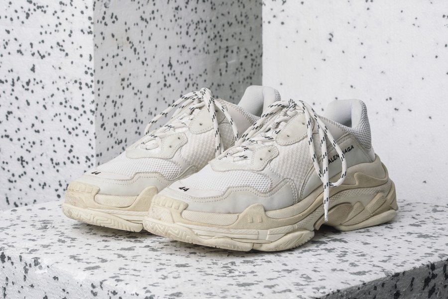 Balenciaga,Triple S 恐怕又是一双街头爆款!这双鞋的定价比侃爷还 “奢侈”! Balenciaga,Triple S 恐怕又是一双街头爆款!这双鞋的定价比侃爷还 “奢侈”!