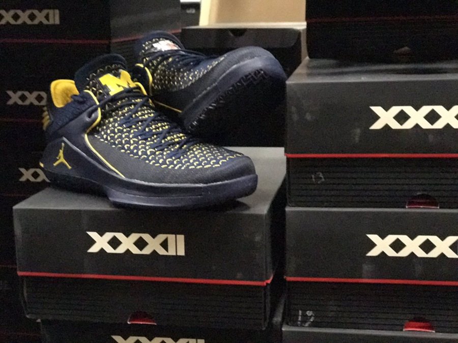Air Jordan,Michigan 别人的学校!全系列 Air Jordan 1 - 32 密歇根 PE 实物曝光 Air Jordan,Michigan 别人的学校!全系列 Air Jordan 1 - 32 密歇根 PE 实物曝光