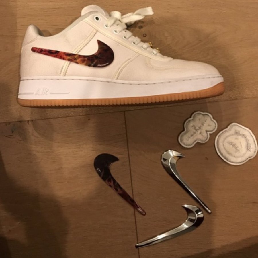 Nike,Air Force 1,Virgil Abloh, Virgil Abloh 还是 Travis Scott?两双特制 AF1 Low 实物曝光 Nike,Air Force 1,Virgil Abloh, Virgil Abloh 还是 Travis Scott?两双特制 AF1 Low 实物曝光