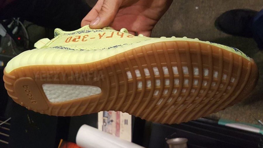 Yeezy Boost 350 V2,adidas 史上最限量 + 生胶大底!荧黄配色 Yeezy Boost 350 V2 有点狠! Yeezy Boost 350 V2,adidas 史上最限量 + 生胶大底!荧黄配色 Yeezy Boost 350 V2 有点狠!