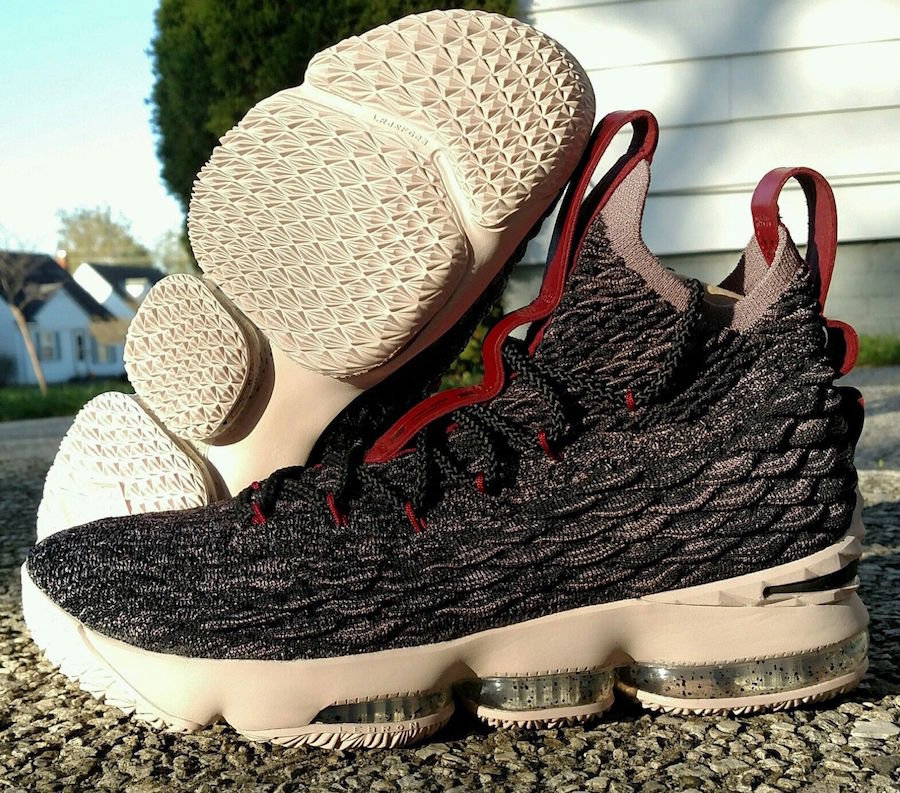 Nike,LeBron 15,897648-003 俄亥俄的骄傲!全新配色 LeBron 15 实物曝光 Nike,LeBron 15,897648-003 俄亥俄的骄傲!全新配色 LeBron 15 实物曝光