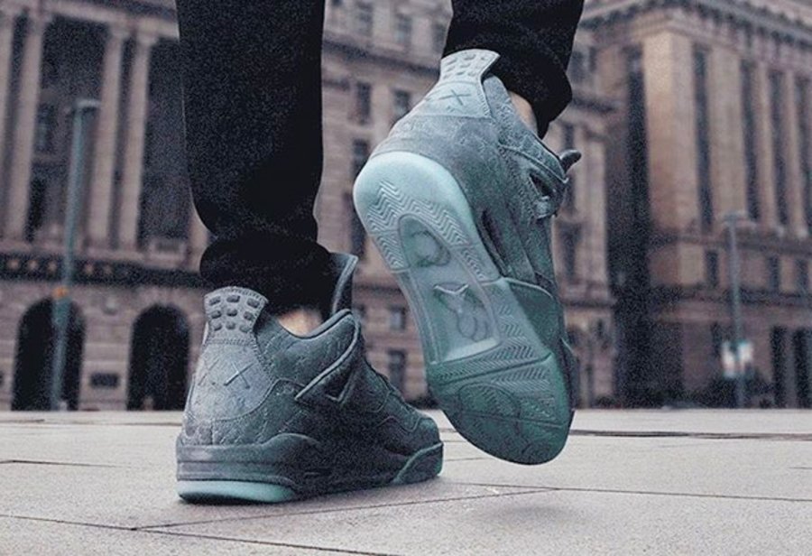 明年,又一,重磅,KAWS,AJ4,黑,麂皮,更多,细节, 明年又一重磅!KAWS X AJ4 黑麂皮更多细节曝光 明年,又一,重磅,KAWS,AJ4,黑,麂皮,更多,细节, 明年又一重磅!KAWS X AJ4 黑麂皮更多细节曝光