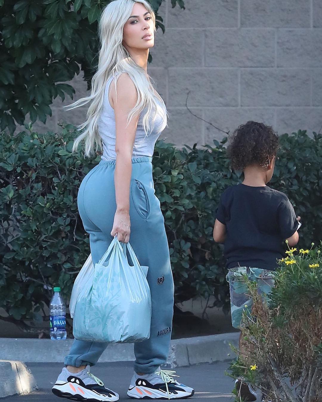 kimkardashian,adidas,Yeezy 镂空版本亮相!金·卡戴珊亲自曝光 Yeezy 多款未市售鞋型! kimkardashian,adidas,Yeezy 镂空版本亮相!金·卡戴珊亲自曝光 Yeezy 多款未市售鞋型!