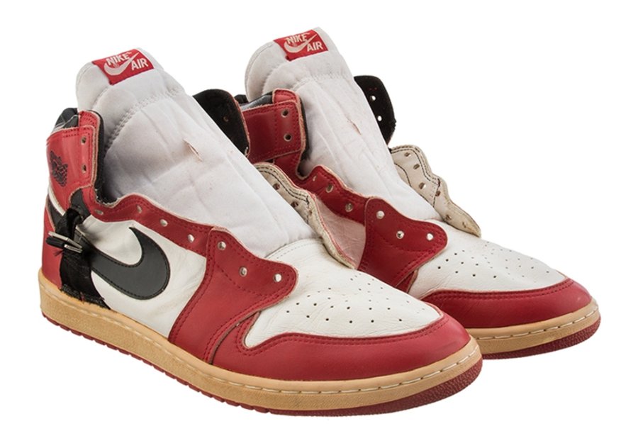 Air Jordan 1,Chicago,AJ1 现已公开拍卖!这双 MJ 曾经上脚的 AJ1 恐怕你还是第一次见 Air Jordan 1,Chicago,AJ1 现已公开拍卖!这双 MJ 曾经上脚的 AJ1 恐怕你还是第一次见